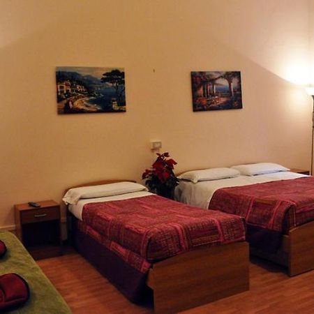 Angela Roma Guest House ภายนอก รูปภาพ