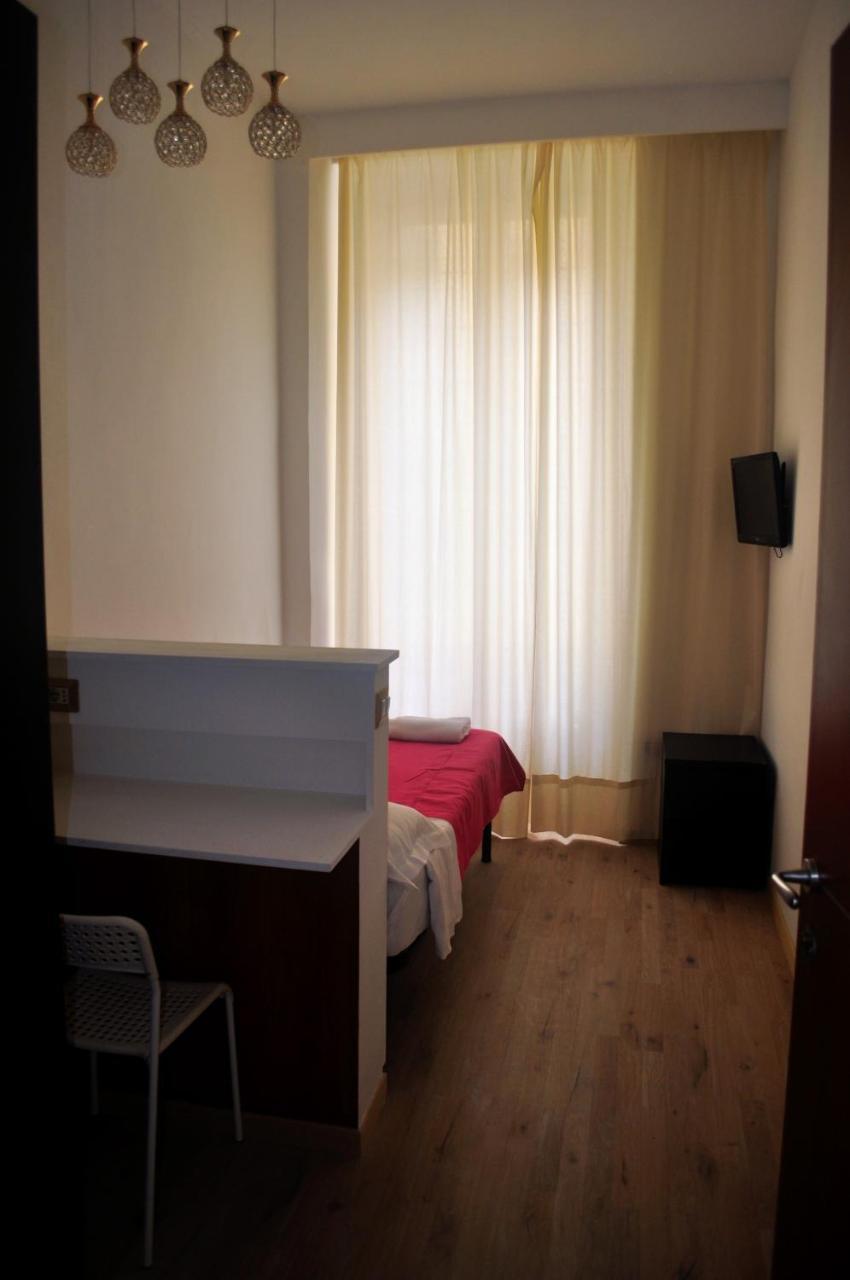 Angela Roma Guest House ภายนอก รูปภาพ